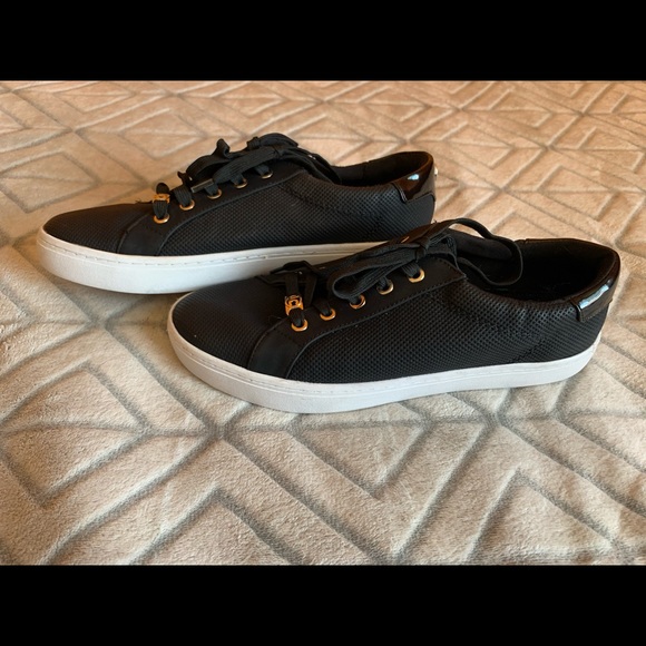 Liz Claiborne fashion sneakers - Picture 2 of 3